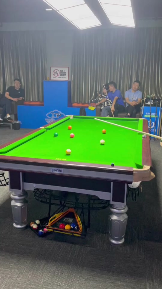 的对比不仅 的对比不仅