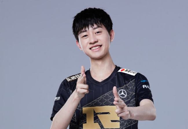 视频：Uzi名人堂皮肤幕后故事 ｜ 薇恩、殿堂传奇 卡莎和联盟不朽 卡莎原画